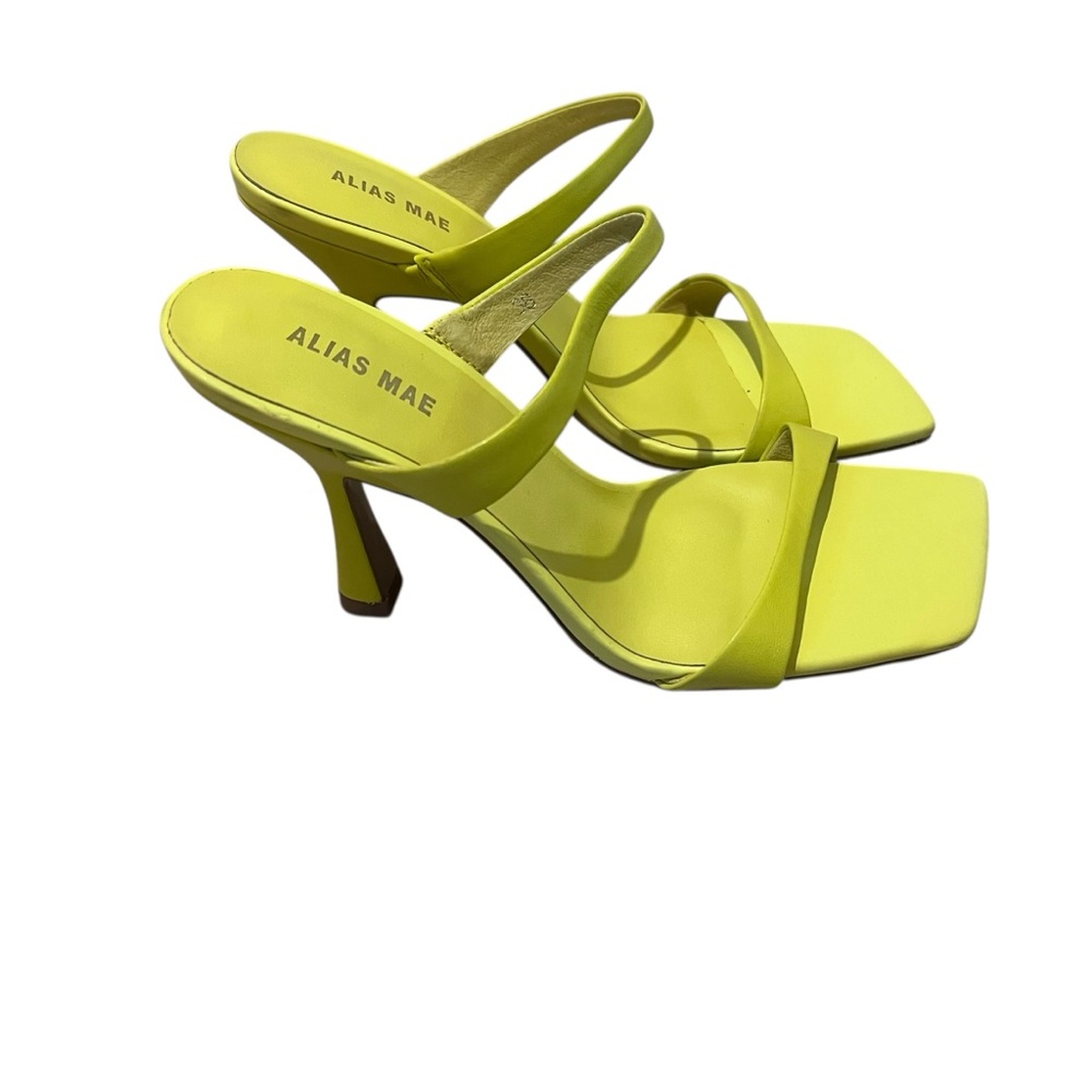 Alias Mae Mona Yellow Kitten‎ Heel Mules Size 8